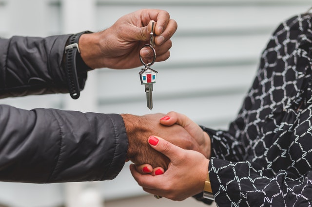 guy shaking hand with keys