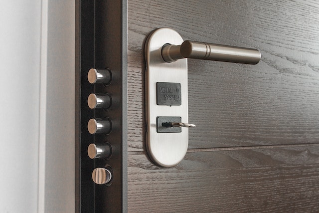 door handle with four locks