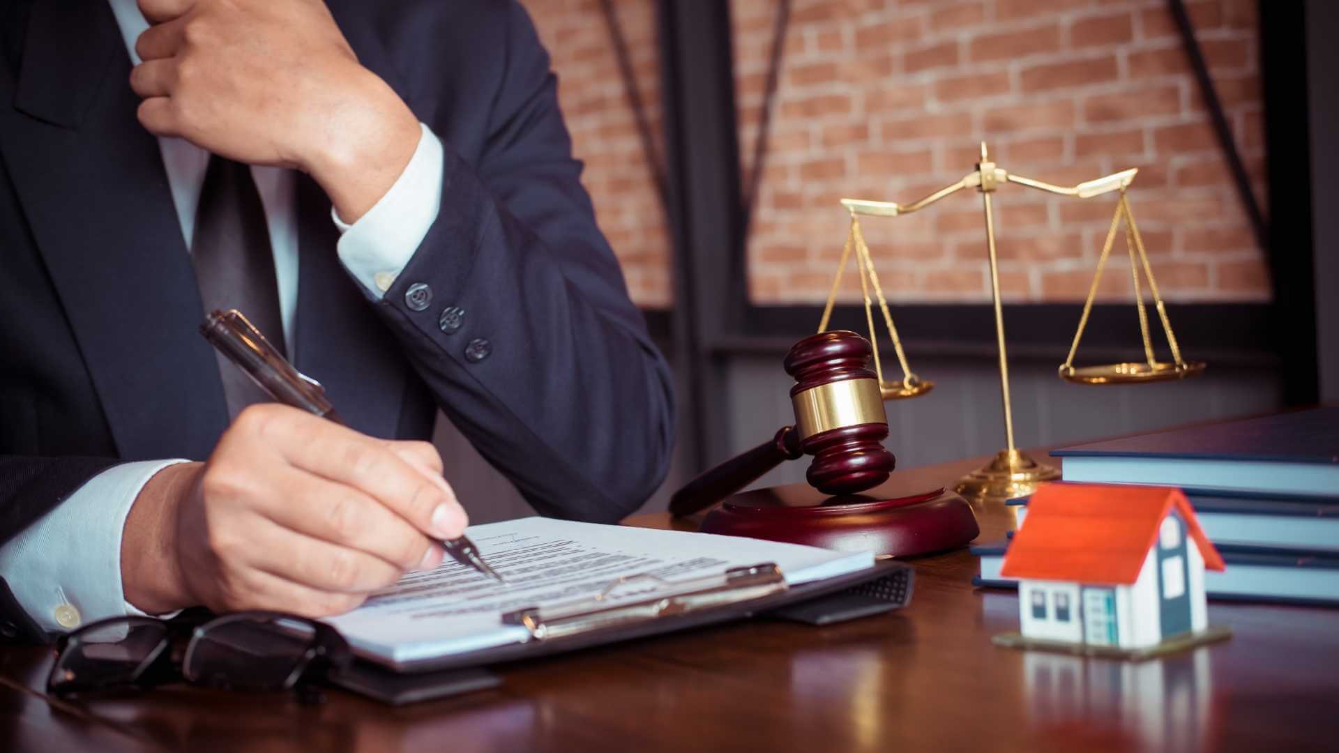 real estate law image